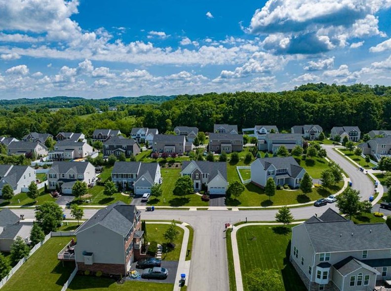 3004 Falcon Dr, Valencia, PA 16059