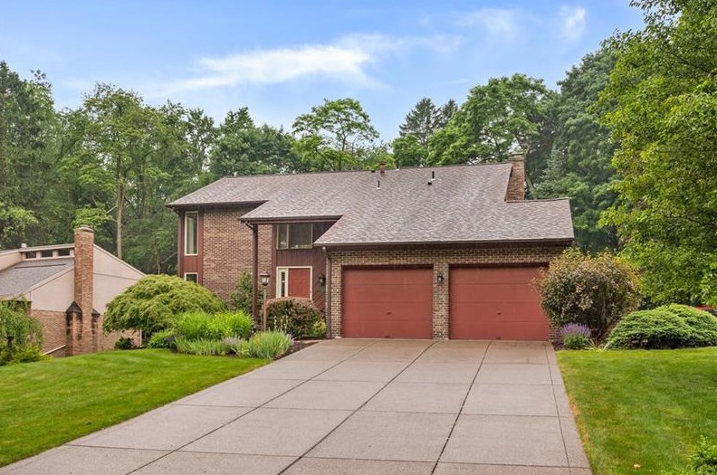 4667 Hidden Pond Dr, Allison Park, PA 15101-2523