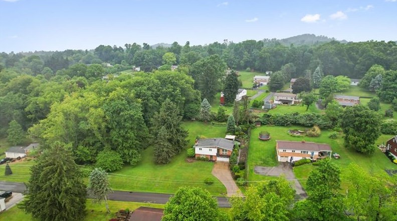 150 Old Route 8, Valencia, PA 16059-2024
