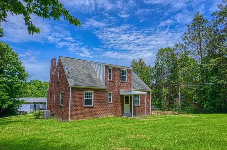 104 Church Rd, Butler, PA 16002-8948