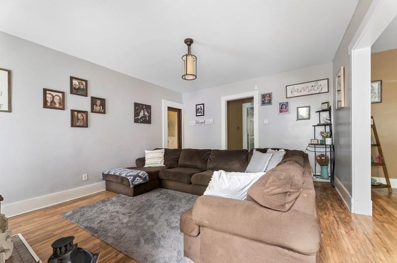 13 Sharp Ave, Washington, PA 15301-3309