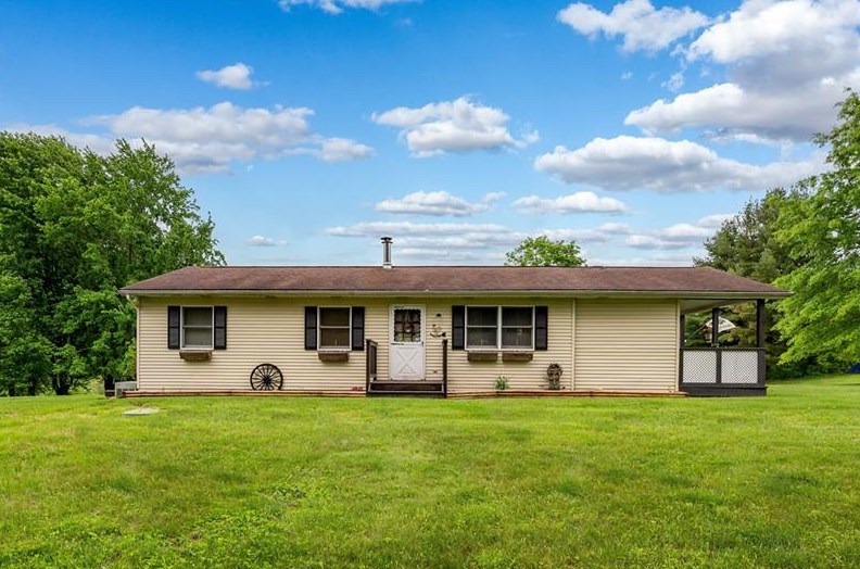 173 Amsterdam Rd, Grove City, PA 16127