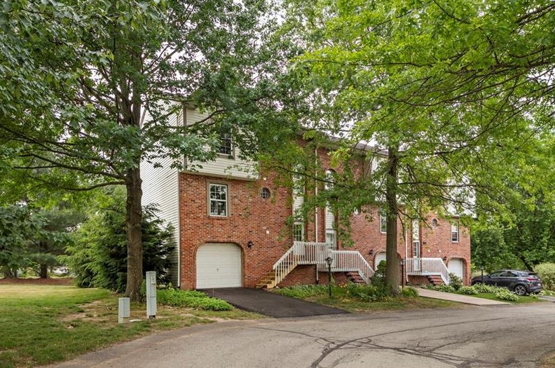722 Carters Grove Dr, Gibsonia, PA 15044