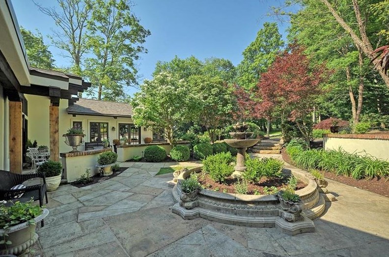 260 Froebe Rd, Venetia, PA 15367-1133