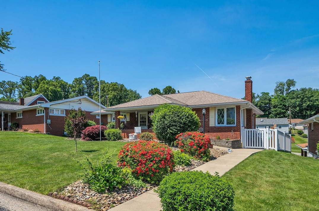 625 Birch St, Jeannette, PA 15644