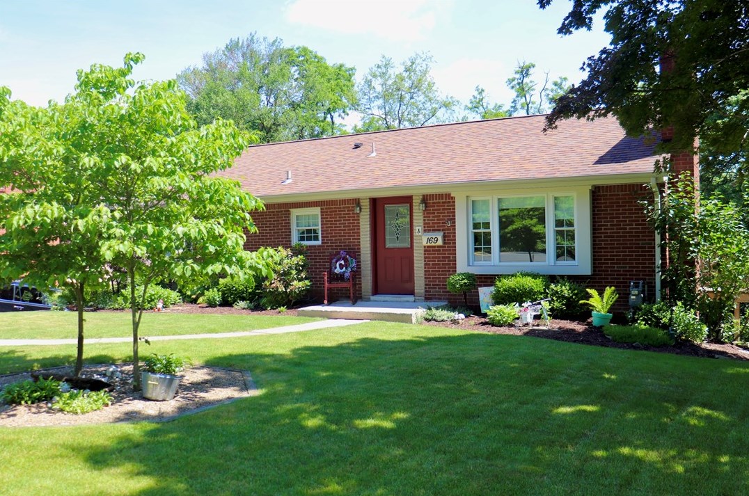 169 Meadowbrook Dr, Bethel Park, PA 15102-1744