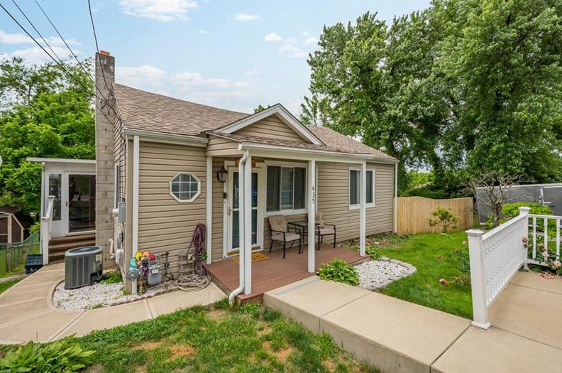 435 Cedarhurst Dr, North Versailles, PA 15137-2225