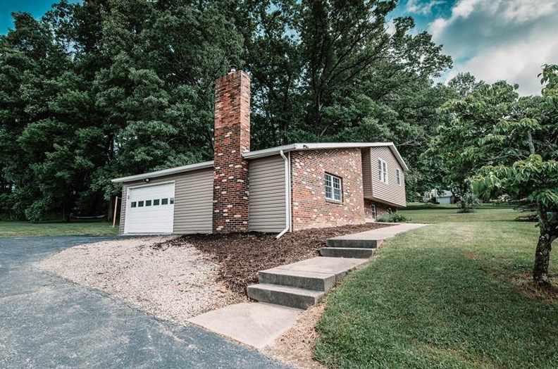 153 Hemlock St, Indiana, PA 15701-8486