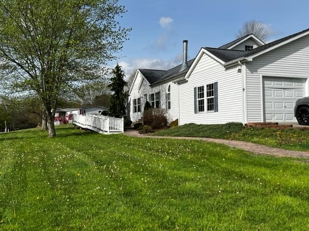 421 Meadows Dr, Apollo, PA 15613