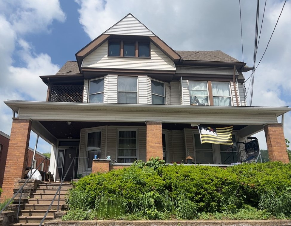 1409 8th Ave, Beaver Falls, PA 15010