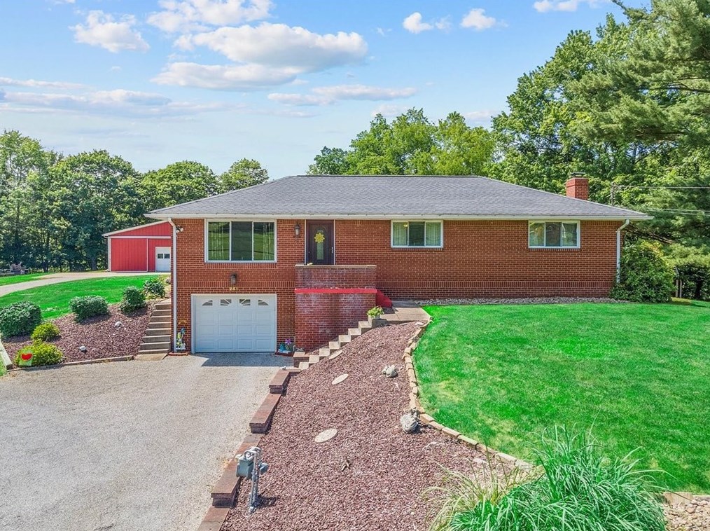 245 Conway Wallrose Rd, Freedom, PA 15042