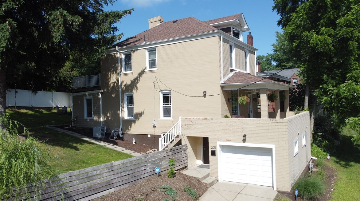 205 Congress St, North Versailles, PA 15137-1918