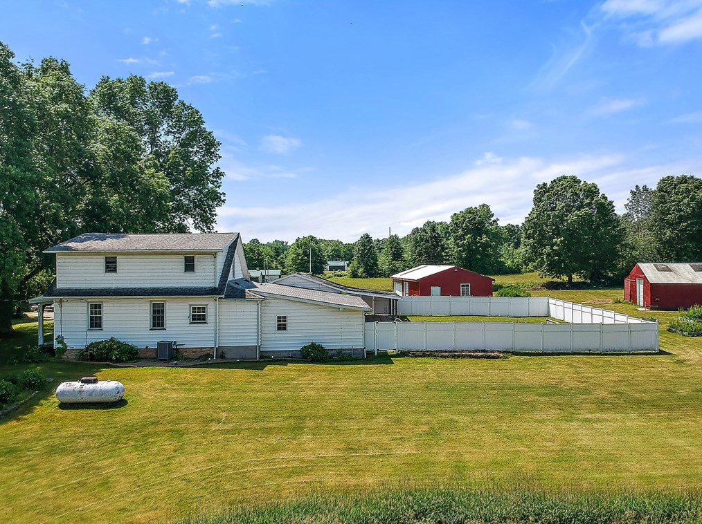1511 Marr Rd, Pulaski, PA 16143-3029
