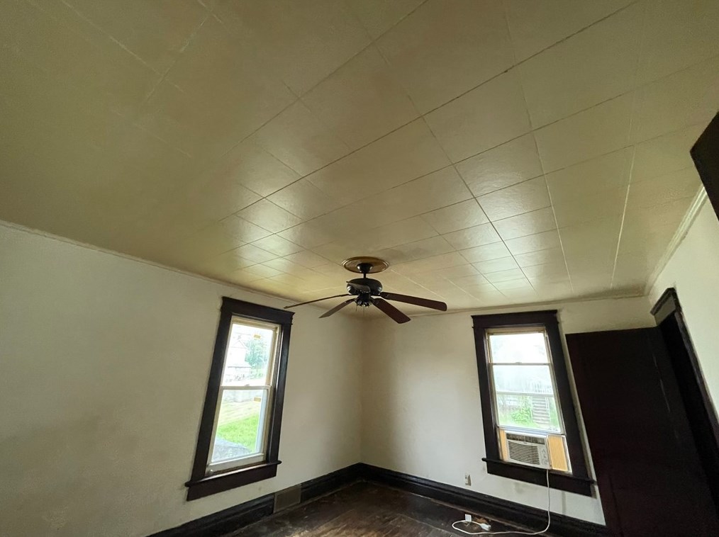 148 Elmwood St, New Castle, PA 16101