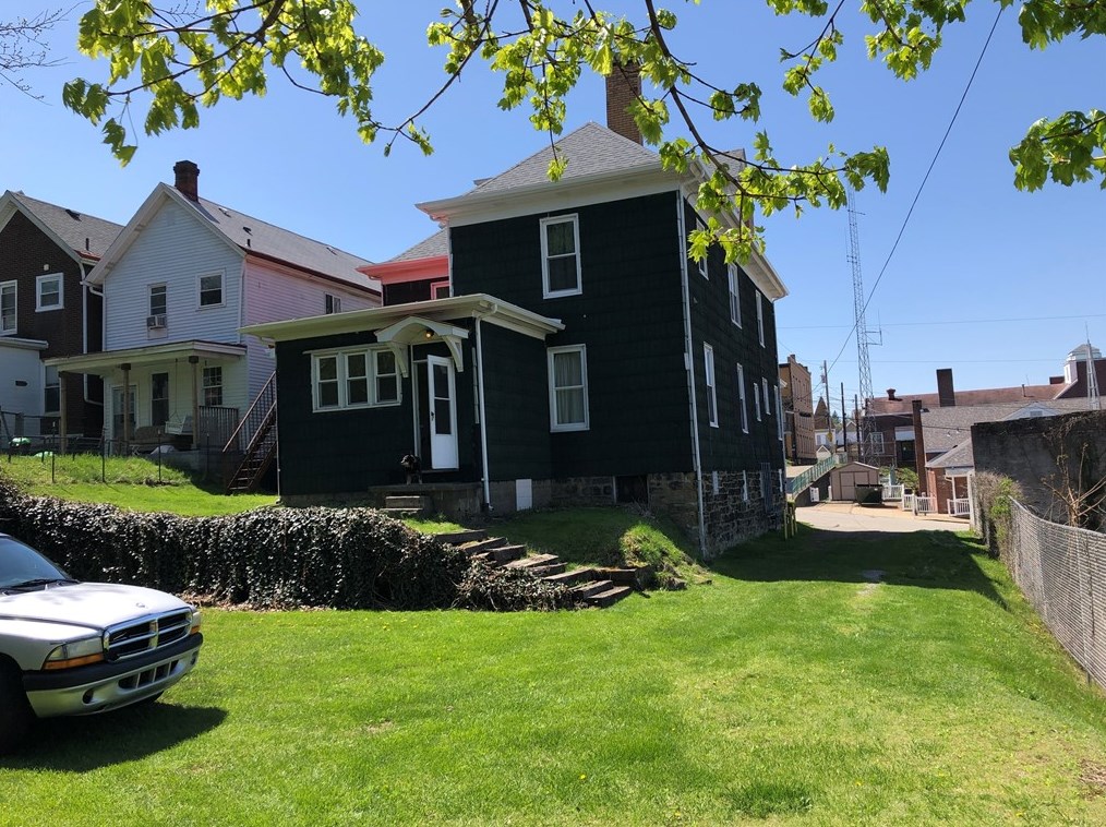 111 Magee Ave, Jeannette, PA 15644