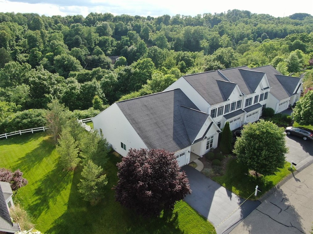 2006 Croghan Dr, Collier Township, PA 15106