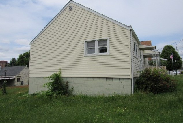 91 Dawson Ave, Oliphant Furnace, PA 15401-4076