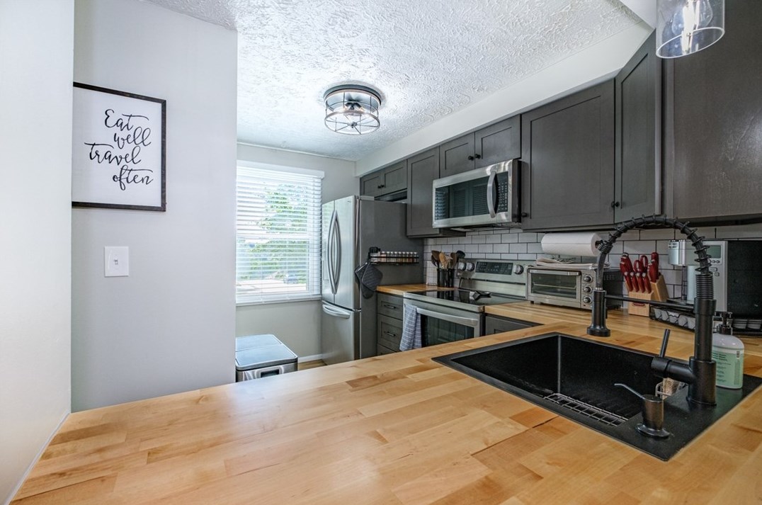 338 Huntingdon Ave, North Huntingdon PA 15642-3143 exterior