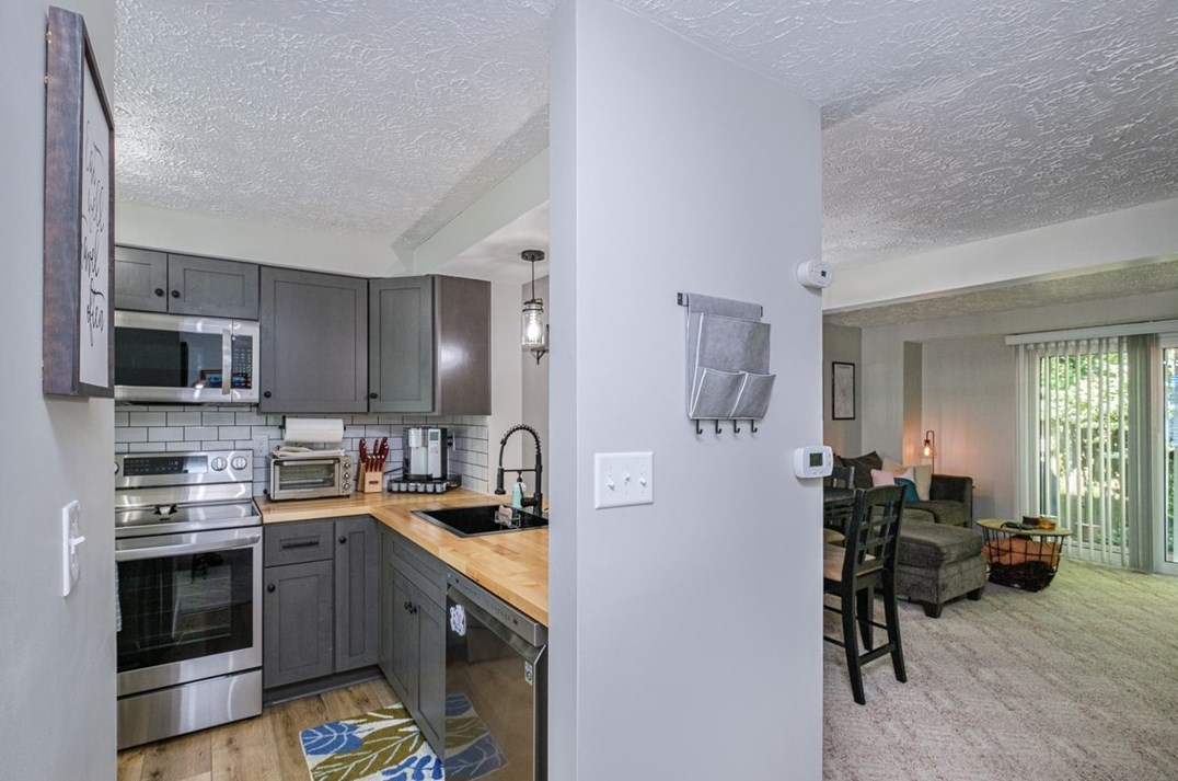 338 Huntingdon Ave, North Huntingdon PA 15642-3143 exterior