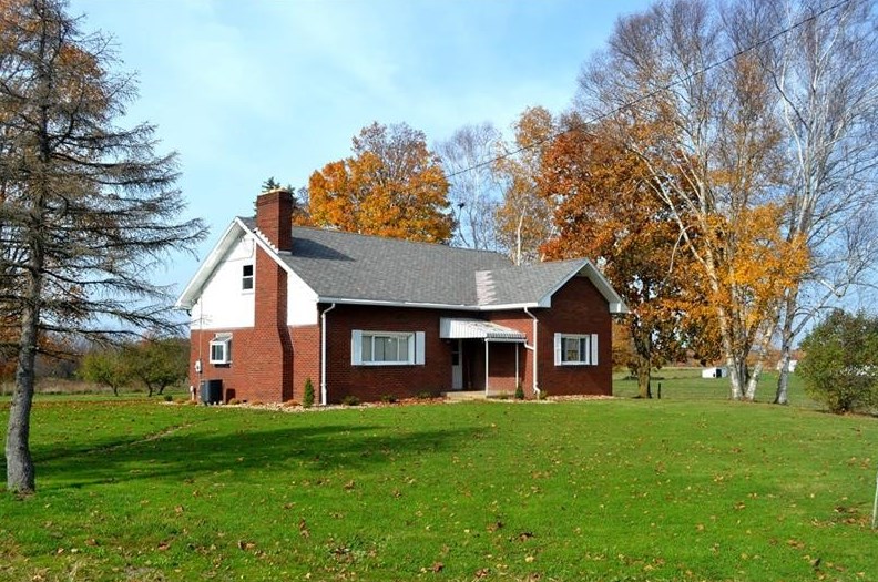 370 Mcfarland Ln, New Wilmington, PA 16142