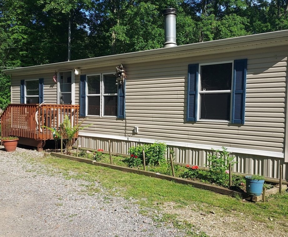 156 Brent Rd, Grove City, PA 16127