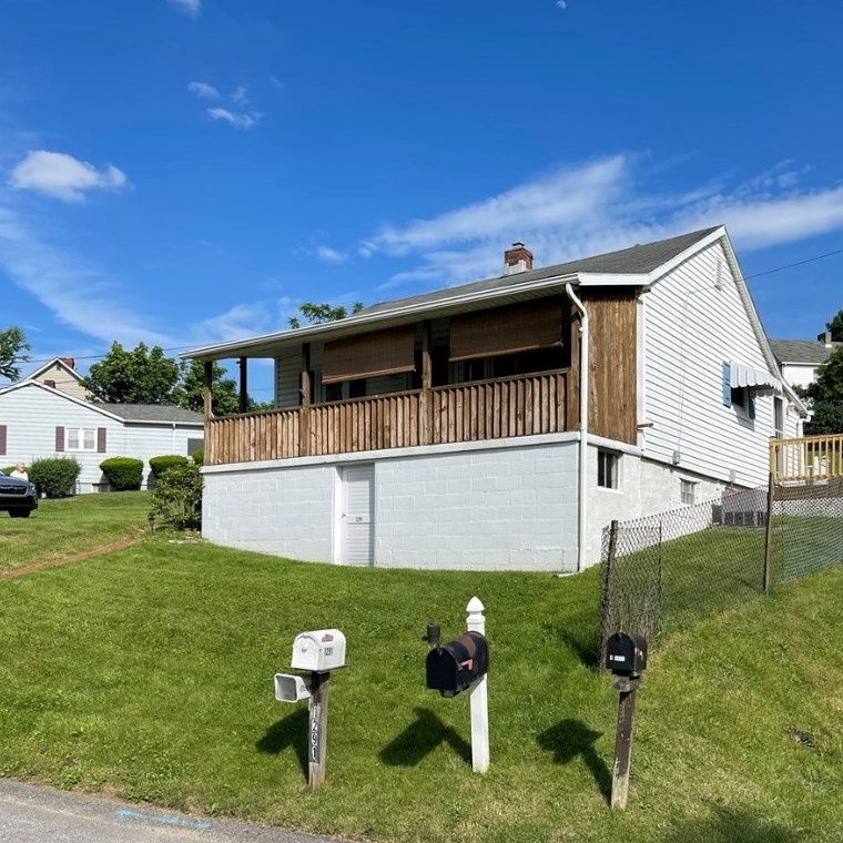 1291 Wilna St, Washington, PA 15301-1863