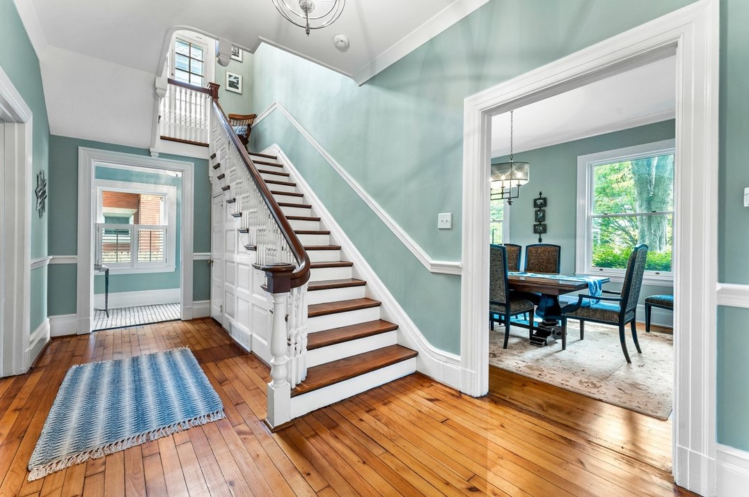 21 Thorn St, Sewickley, PA 15143