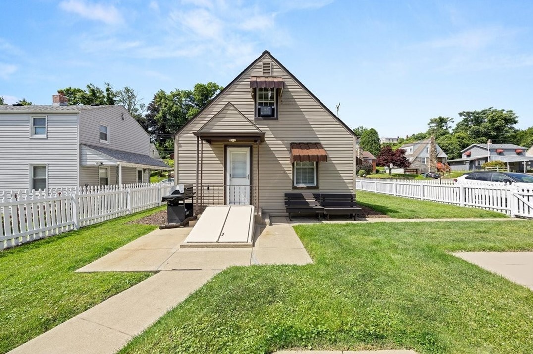 2101 Wesley St, McKeesport, PA 15132