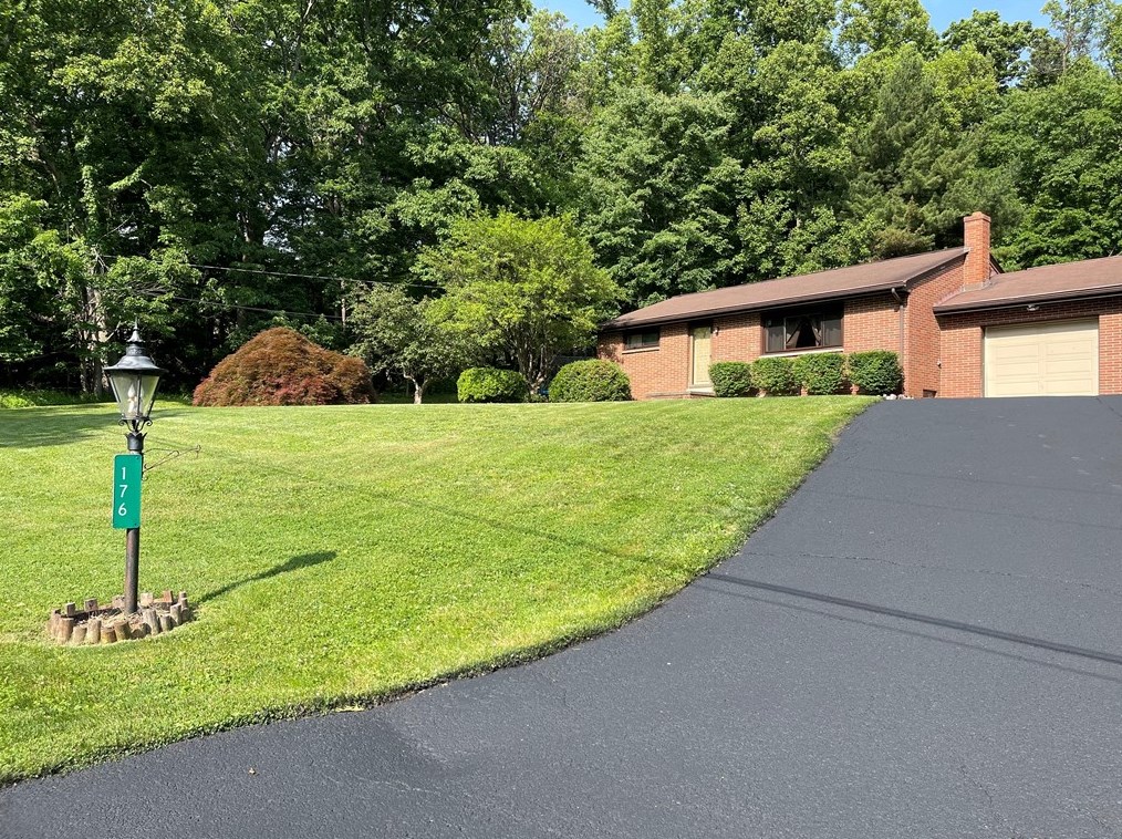176 Sunrise Dr, Hopwood, PA 15445