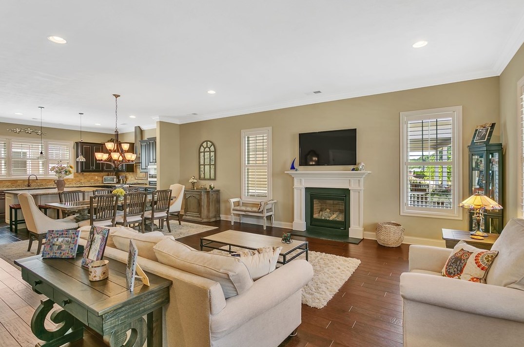 10 Allegheny Ave, Oakmont, PA 15139