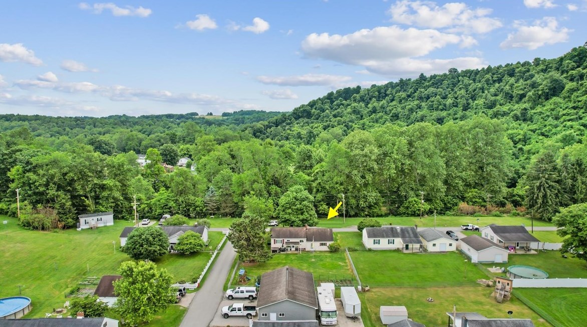 2 Oak St, Clarksville, PA 15322-7310