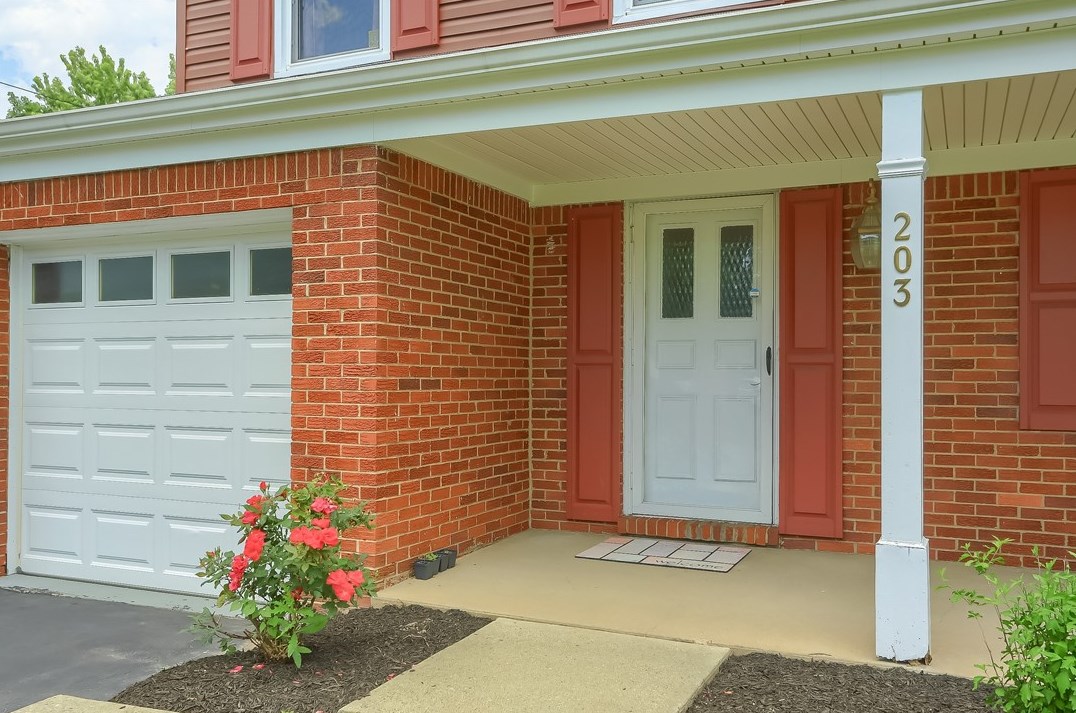 203 Woodbury Dr, Butler, PA 16001-2615