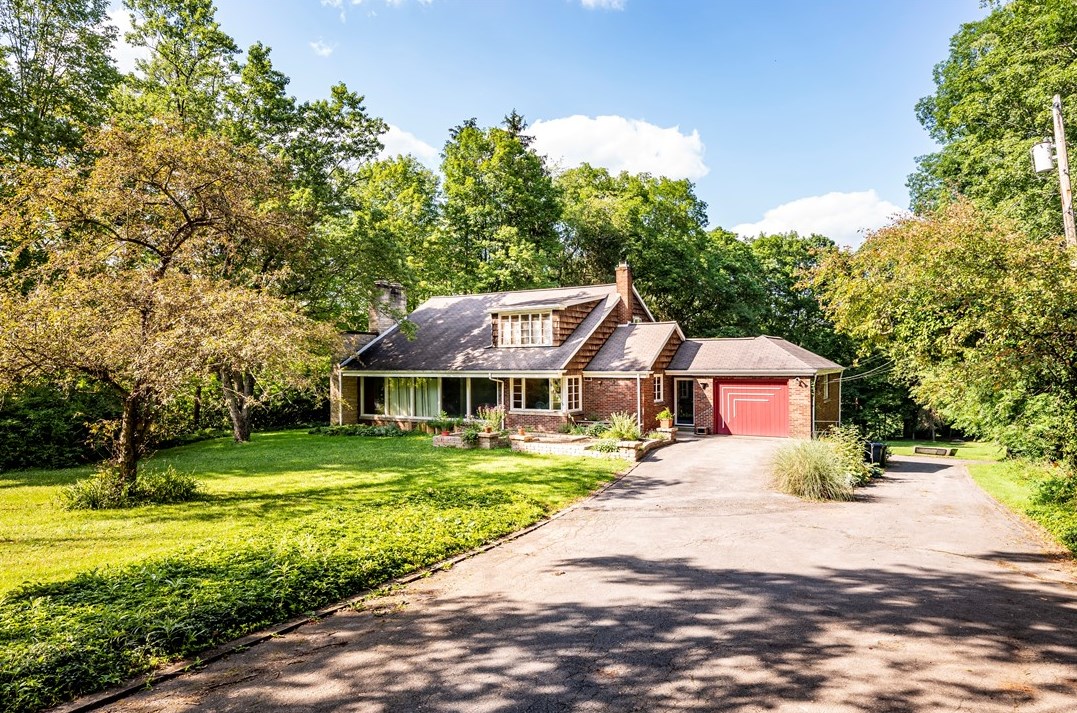 570 Latrobe Crabtree Rd, Latrobe, PA 15650