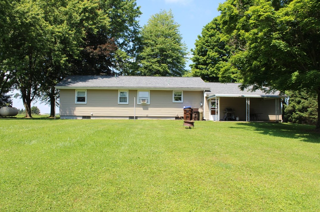 28 Mcgrath Ln, Transfer, PA 16154