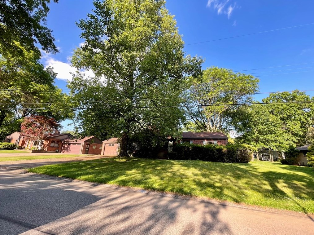 52 Crystal Dr, Oakmont, PA 15139