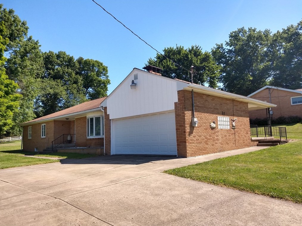 20 Webster Dr, Greenville, PA 16125