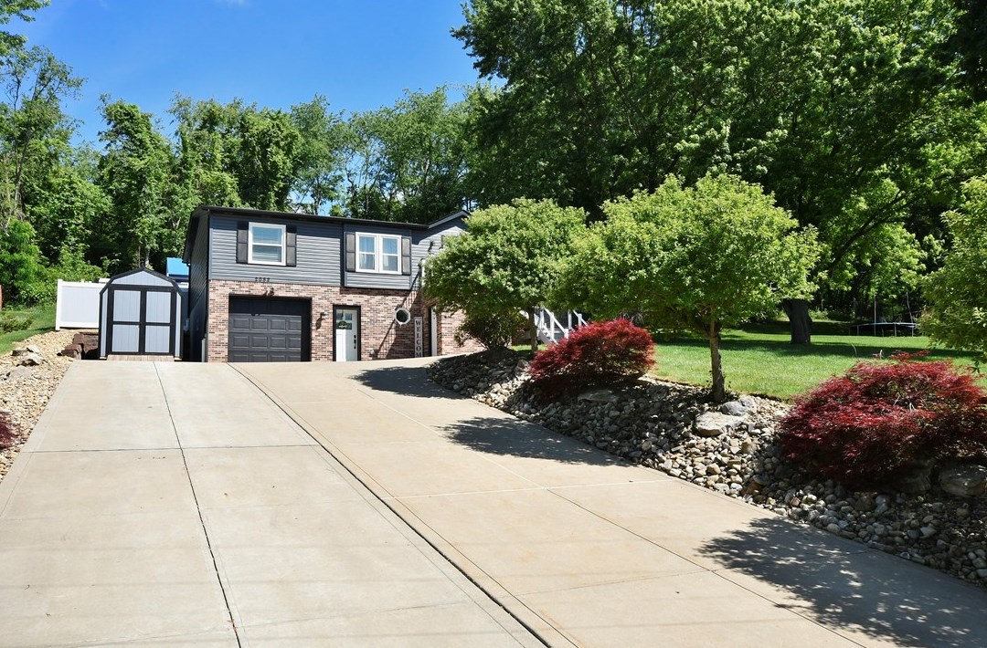 2052 Silverdale Dr, Finleyville, PA 15332