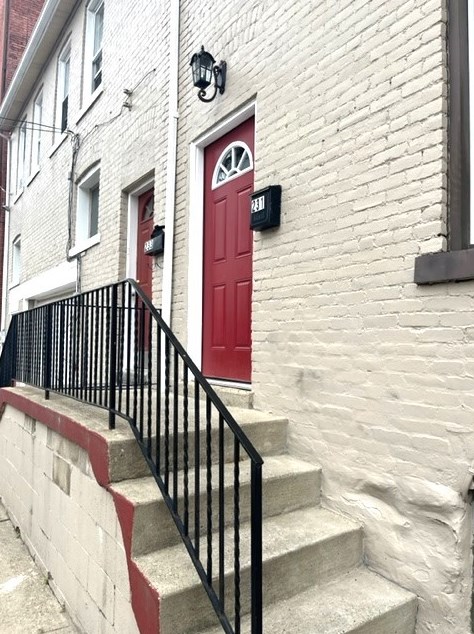 231 Clay St, Pittsburgh, PA 15215