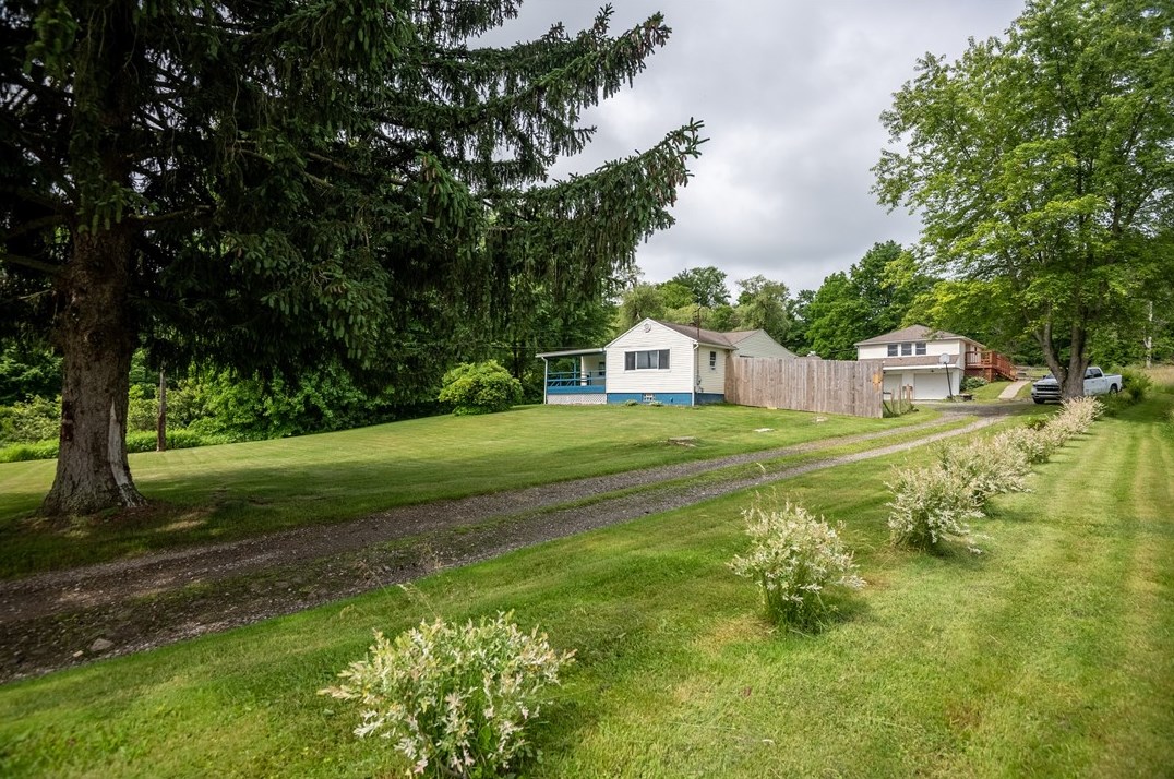 15 S Maysville Rd, Transfer, PA 16154