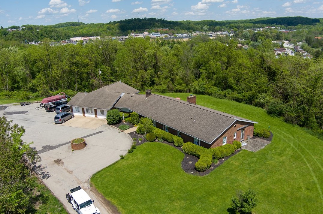 140 Greendale Dr, Greensburg, PA 15601