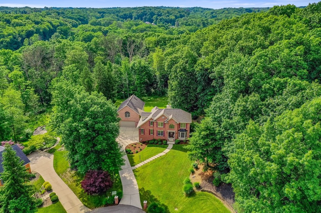 2032 Stillwater Dr, Gibsonia, PA 15044