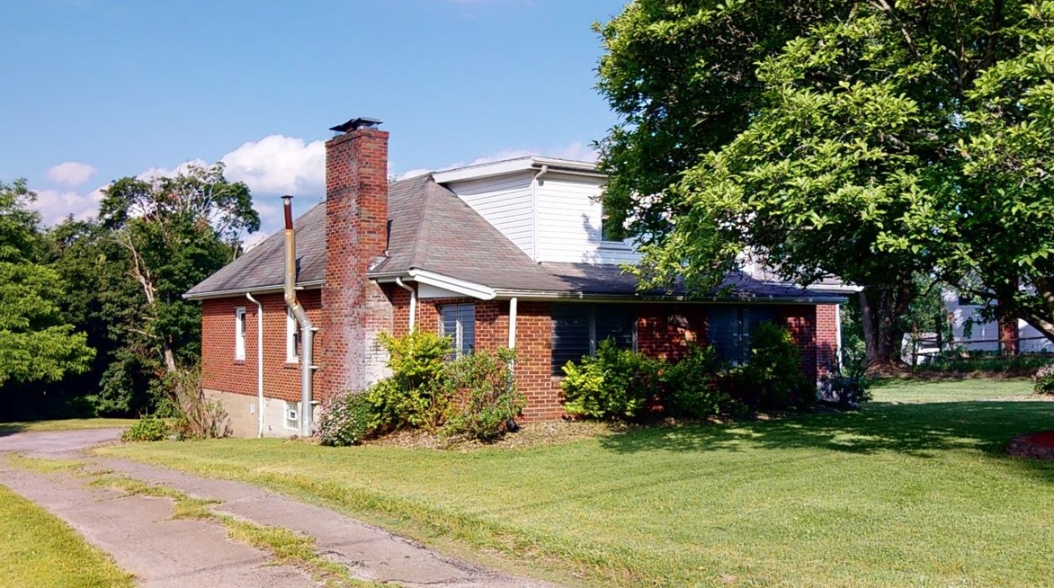 798 Mercer Rd, Butler, PA 16001-1192