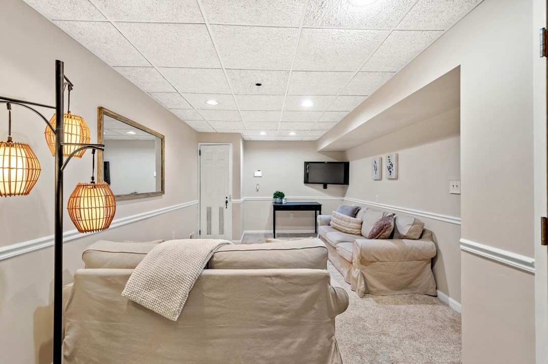 343 Sunset Dr, Bethel Park PA  15102-1441 exterior