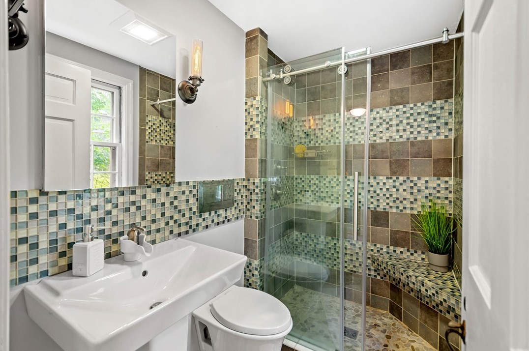 343 Sunset Dr, Bethel Park PA  15102-1441 exterior