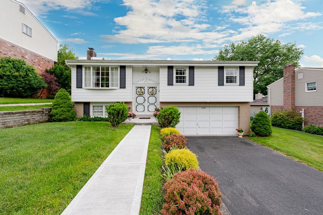 1836 Edward Dr, Library, PA 15129