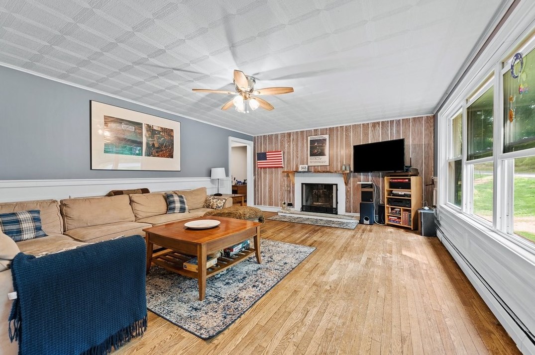 181 Seal Rd, Eighty Four, PA 15330