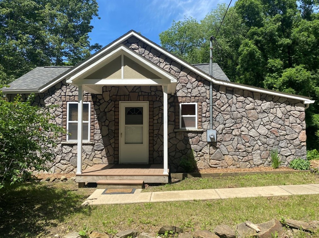 1183 Gravel Bar Rd, Vandergrift, PA 15690