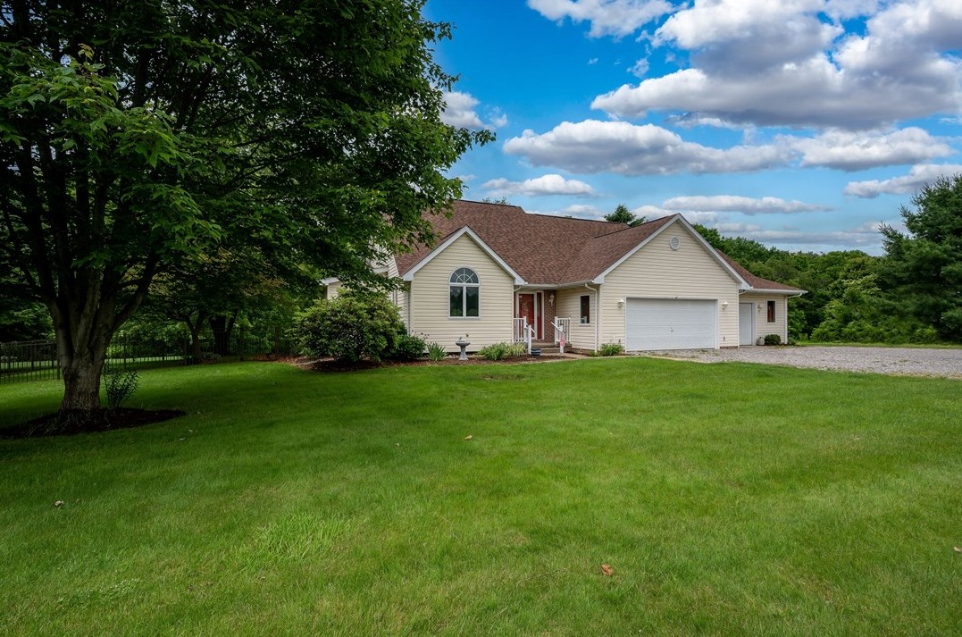 610 Bear Creek Rd, Cabot, PA 16023-9508