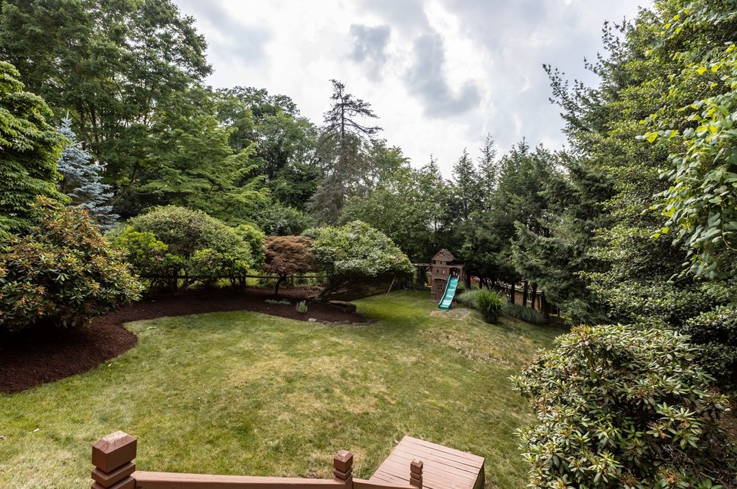 19 Sigrid Dr, Collier Township, PA 15106