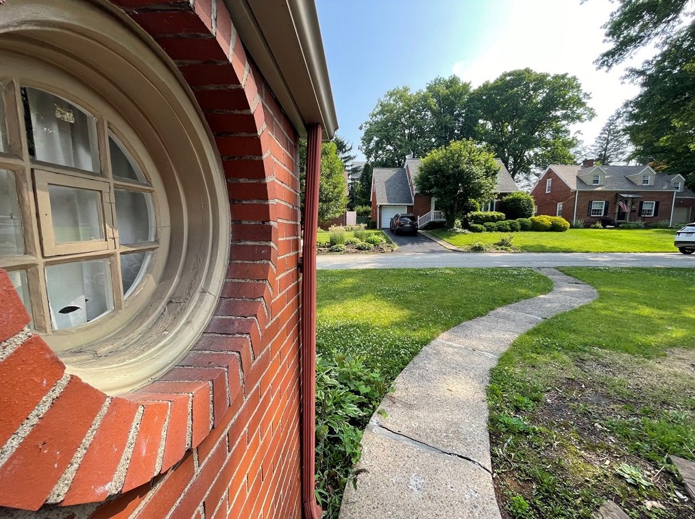 125 Ben Lomond St, Oliphant Furnace, PA 15401-2832